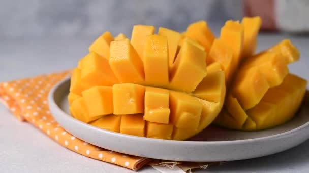Fresh Mango Fruit Halves Plate Exotic Fruits High Quality Fullhd — Video Stock