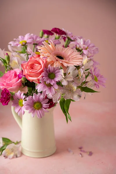 Beautiful Fresh Spring Flowers Pink Bouquet Flowers Vase Pink Background — Stock Photo, Image