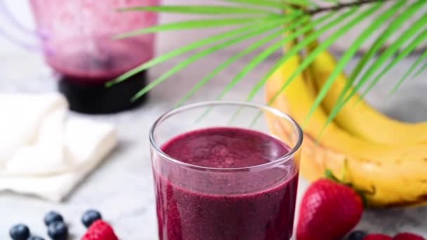 Berry Smoothie Glass Strawberry Banana Blueberry Thick Smoothie — Stock Video