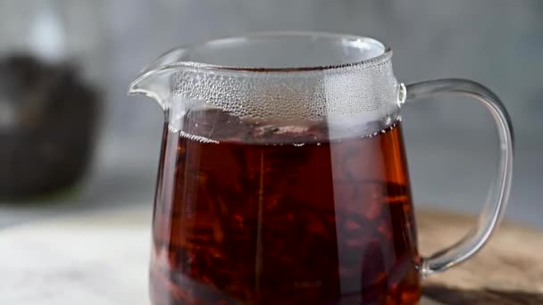 Αφήνει Χαλαρό Μαύρο Τσάι Γυάλινη Κατσαρόλα Φτιάχνω Τσάι — Αρχείο Βίντεο