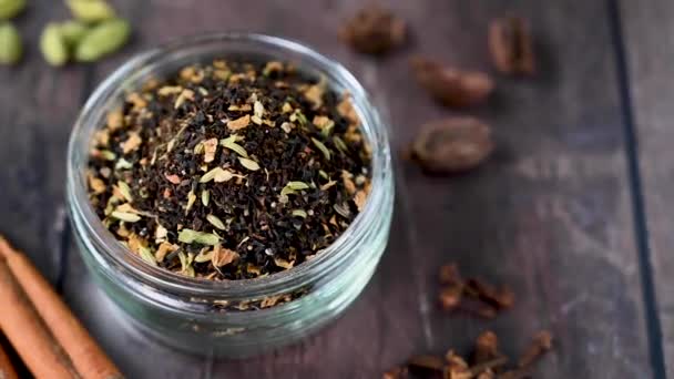 Chá Chai Indiano Masala Seco Com Especiarias — Vídeo de Stock