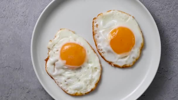 Жареные Яйца Тарелке Завтрак Здоровые Белки — стоковое видео