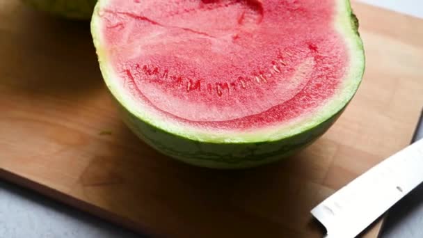 Verse Rode Sappige Watermeloen Helften Zomer Vers Fruit Snack — Stockvideo