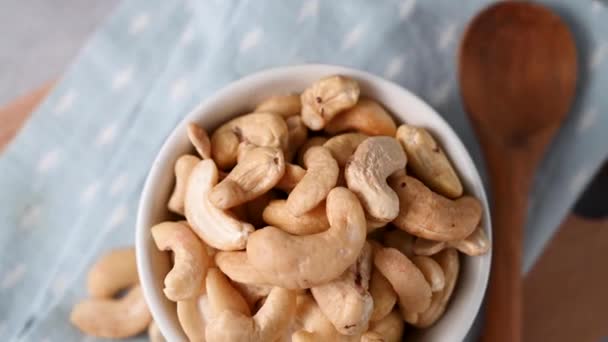 Cashewnötter Liten Skål Hälsosam Mat Ovanifrån — Stockvideo