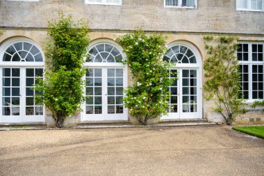 25 Ağustos 2023. Birleşik Krallık, Kettering. Northamptonshire 'daki Boughton House İngiltere' nin en görkemli evlerinden biridir.