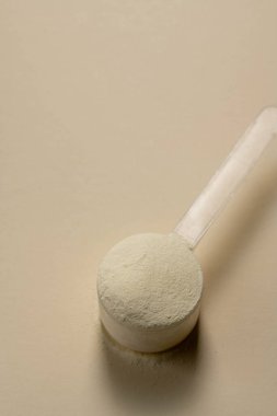 Ölçüm kepçesinde protein tozu. Boşluğu kopyala