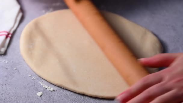 Kobiety Toczące Ciasto Ciasto Tartę Ravioli Makaron Lub Pizzę — Wideo stockowe