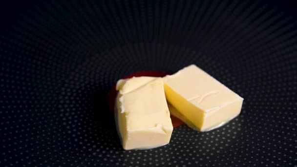 Manteiga Derretendo Sizzling Frigideira Close — Vídeo de Stock
