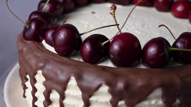 Pastel Chocolate Con Crema Vainilla Comida Azucarada Postre — Vídeo de stock