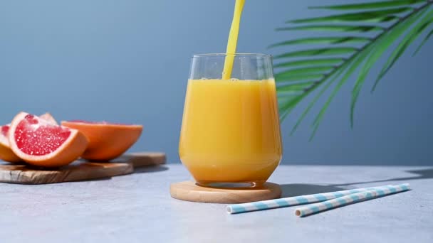 Vitamins Minerals Glass Fresh Tropical Juice Splashes Fresh Fruits — Αρχείο Βίντεο