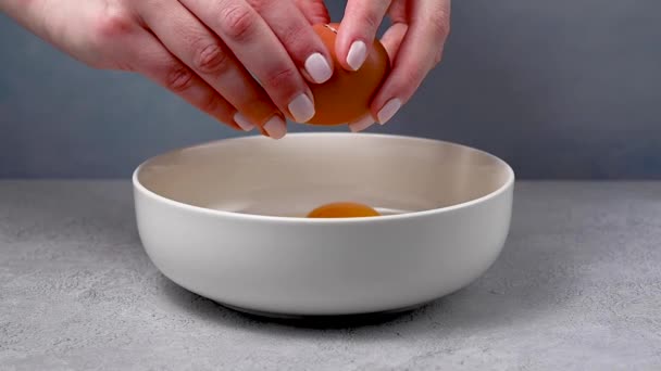 Female Hands Holding Cracked Egg Breaking Cooking Breakfast Baking Protein — Vídeo de Stock
