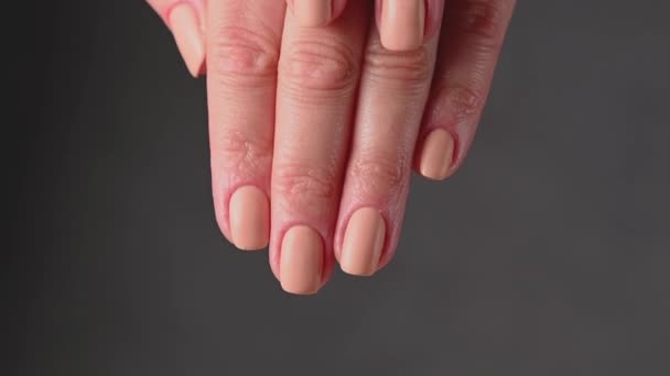 Mani Donna Manicure Routine Cura Della Pelle Applicazione Siero Olio — Video Stock