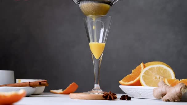 Иммунный Напиток Имбирный Апельсиновый Куркуминовый Сок — стоковое видео