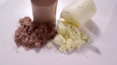 Çikolata ve vanilyalı protein tozu. Besin takviyesi, beslenme.