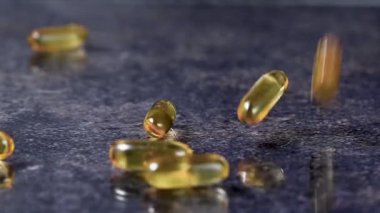 Omega 3, 6, 9 balık yağı, vitamin ve gıda takviyesi kapsülü.