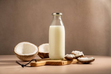 Taze hindistan cevizi sütü, bitki bazlı vejetaryen sütü