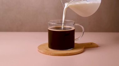 Bardaktan bir bardak kahve, hazır kahve..