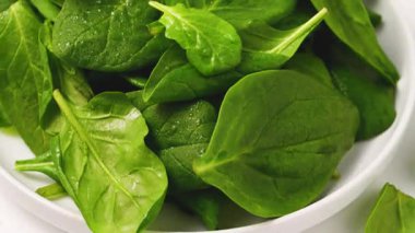 Taze ıspanak yeşili yapraklar. Sağlıklı yiyecekler. Salata yaprakları.