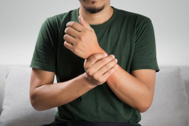 A man sprained wrist symptoms and arthritis in the wrist