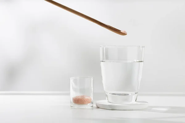 Mix Pink Himalayan Mineral Salt Drinking Water Health — Stock Photo, Image