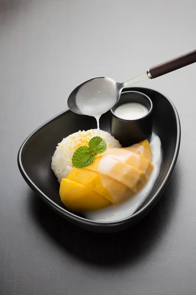 Khao Niao Mamuang Mango Sticky Rice Traditional Thai Dessert — Stock Photo, Image