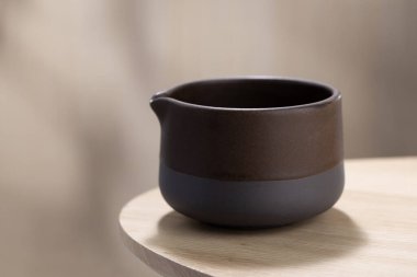 Zarif seramik Chawan fincanı, otantik çay seremonilerinde Japon Matcha çayını sevmek için mükemmel ya da evdeki huzurlu anlar için.