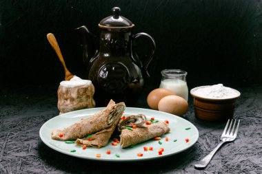 Krepler. Göz kırpma. Geleneksel yemekler. Koyu arkaplan