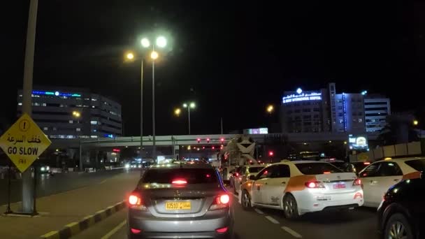 Jazda Samochodem Autostradzie Muscat Widokiem Ulicę Widok Miasto Przejazd Przez — Wideo stockowe
