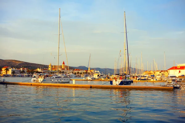 Порт Яхтами Трогире Хорватия Причал Мачтами — стоковое фото