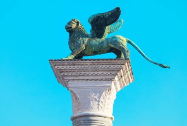Bronz kanatlı aslan heykeli. Venedik Aslanı bronz heykeli