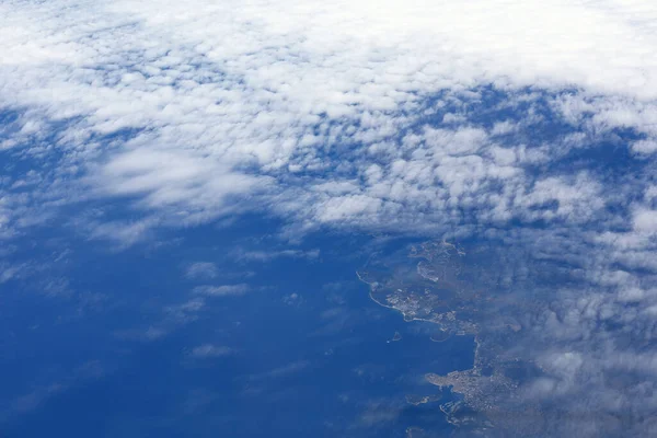 Survoler Les Nuages Blancs Mer Bleue Vue Satellite Terrestre — Photo