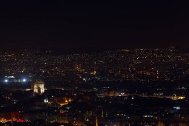 Paris gökyüzünden gece görüşünde aydınlandı. 