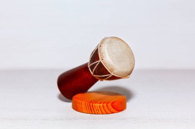 Afrika Djembe Davulu. Afrika 'dan hatıra davulu