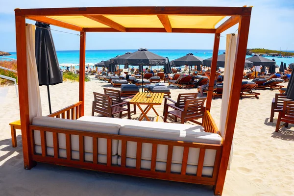 Tengerpart Pavilonnal Nissi Beach Ciprus — Stock Fotó