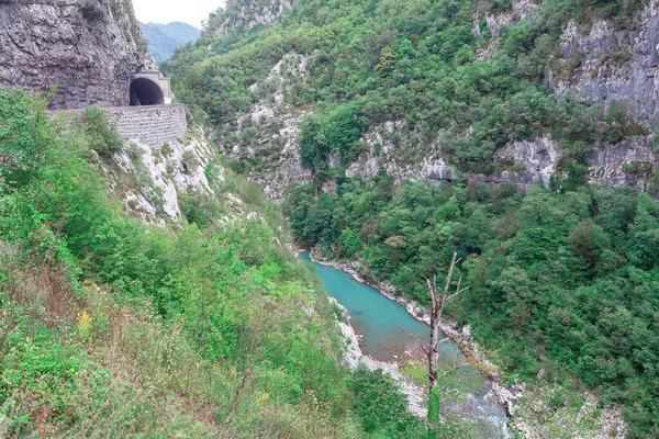 Rio Moraca Balcãs Montenegro Desfiladeiro Montanha Verde — Fotografia de Stock