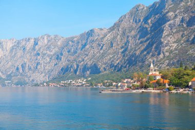 Karadağ 'ın Kotor Körfezindeki Perast kıyı kasabası 