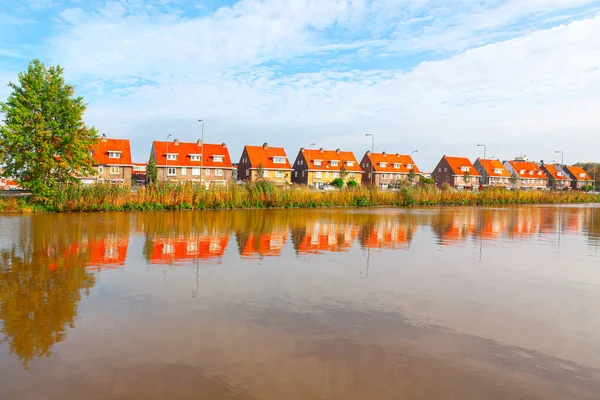 Typical Dutch Cottages Family Houses Water Canal Netherlands — Stock Photo, Image