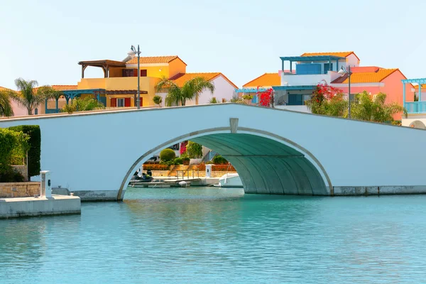 Pont Voûté Sur Canal Eau Cabanes Bungalows Limassol Chypre — Photo