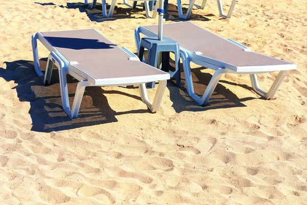 Chaise Lounges Sandy Beach Outdoor Sun Loungers — Stock Photo, Image