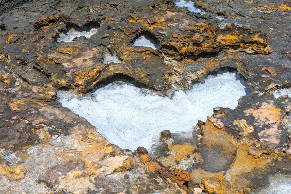 Παράκτια Πισίνα Αλάτι Αλάτι Στους Παράκτιους Βράχους — Φωτογραφία Αρχείου