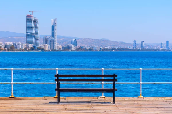 Leere Bank Der Küste Limassol Stadt Auf Zypern Mittelmeer — Stockfoto