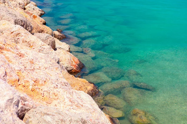 Taşlar Sahil Gölü Suyu Altında Turkuaz Taşlar Var — Stok fotoğraf
