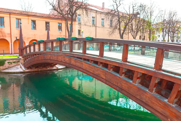特雷维索河上的木制人行桥 Ponte Dell Universita — 图库照片