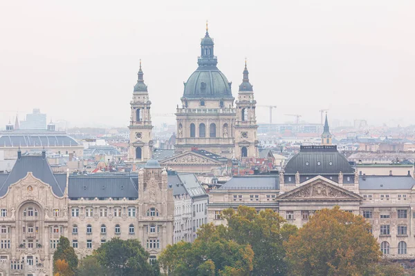 Große Kuppel Der Kirche Und Budapester Stadtbild — Stockfoto