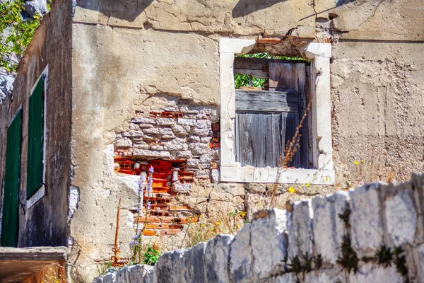 stock image Old window of abandoned house . Forsaken building with ruined walls