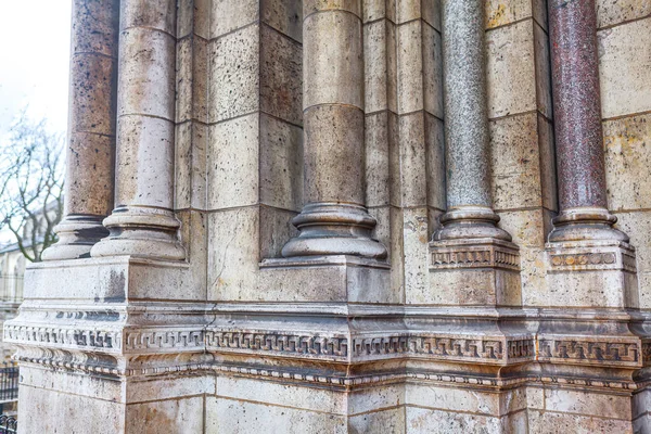 大教堂大理石柱的细节 古代建筑柱 — 图库照片