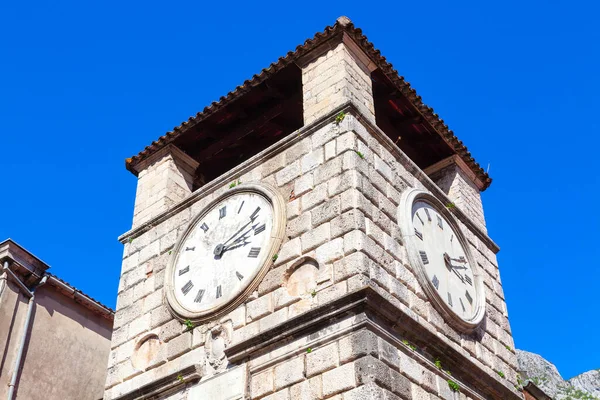 Παλιός Πύργος Ρολογιού Στην Παλιά Πόλη Κοτόρ Του Μαυροβουνίου — Φωτογραφία Αρχείου