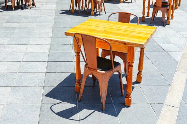 Mesa Madeira Cadeiras Café Livre Mobiliário Restaurante Exterior — Fotografia de Stock
