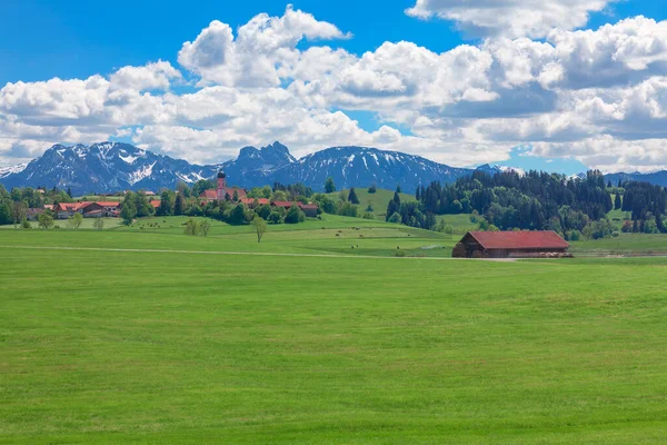Paisagem Idílica Com Alpes Baviera Alemanha Prado Verde Cordilheira Fundo — Fotografia de Stock