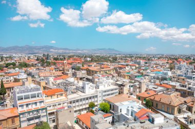 Kıbrıs 'ın başkentinin panoramik manzarası. Yukarıdan kentsel alan görünümü